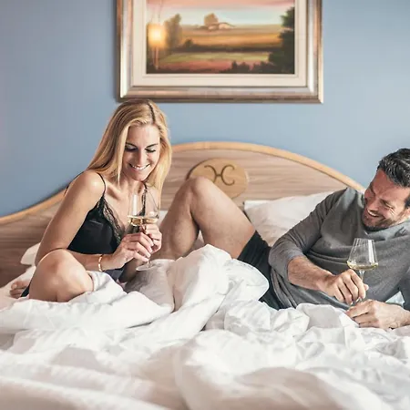 Caravel Hotel 4*
